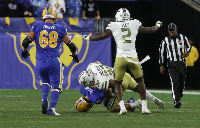 Georgia Tech defensive end Sylvain Yondjouen vs Pittsburgh